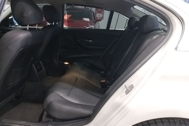 BMW 3 Series 2018 imagen de coche #17