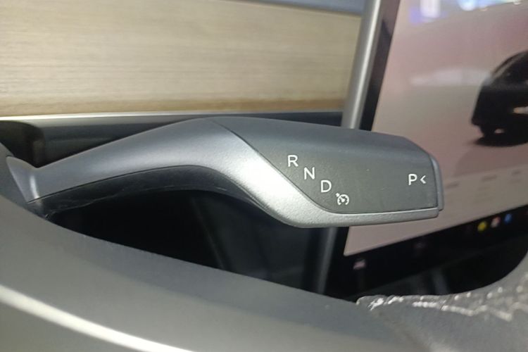 Tesla Model Y 2021 #14 Tesla Model Y 2021 car image #14