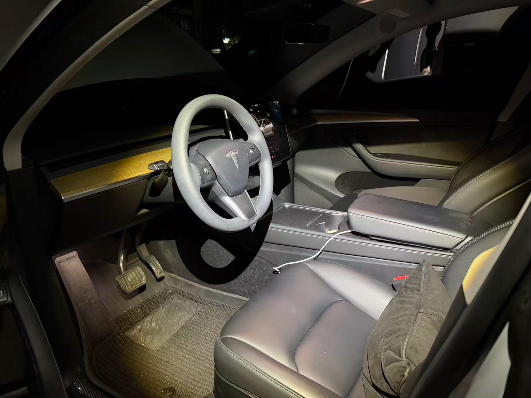 Tesla Model Y 2023 #2 Tesla Model Y 2023 car image #2