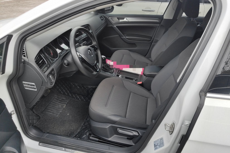 Volkswagen Golf 2017 car image #19
