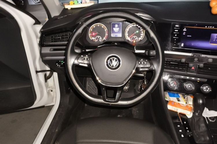 Volkswagen Bora 2022 car image #11