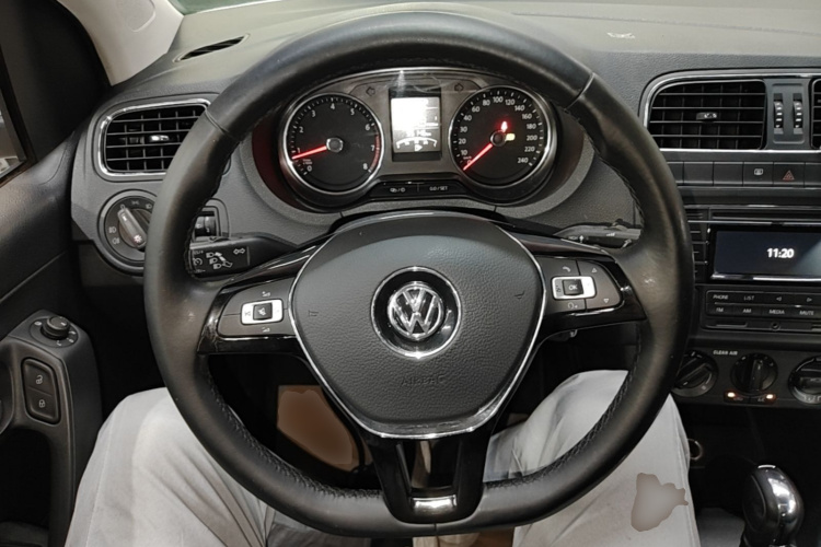 Volkswagen Polo 2016 car image #15