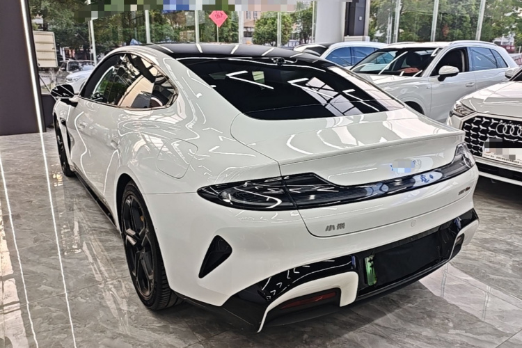 MI SU7 2025 immagine di auto #5