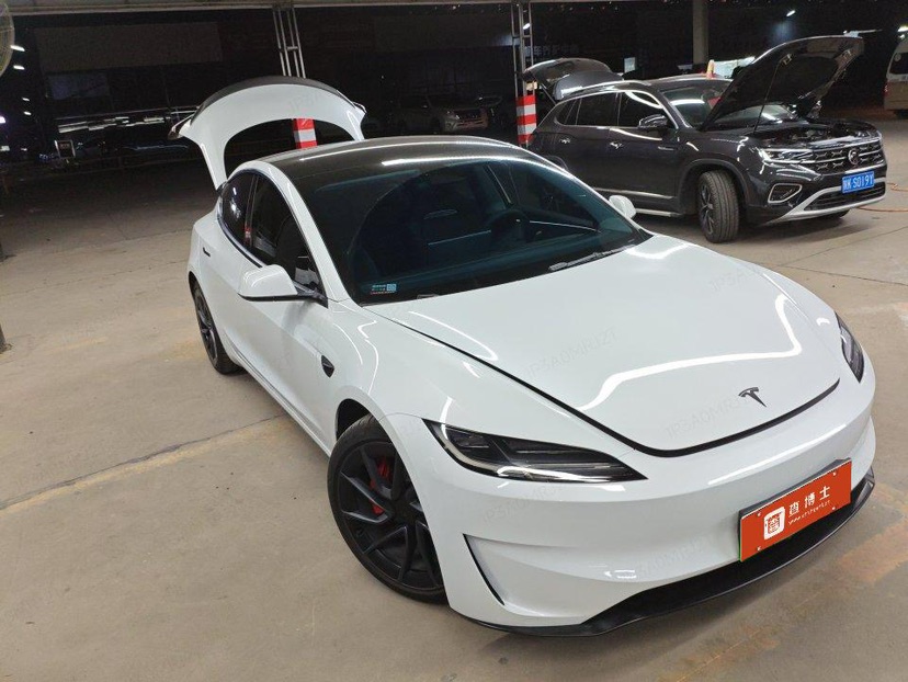Tesla Model 3 2025 car image #2