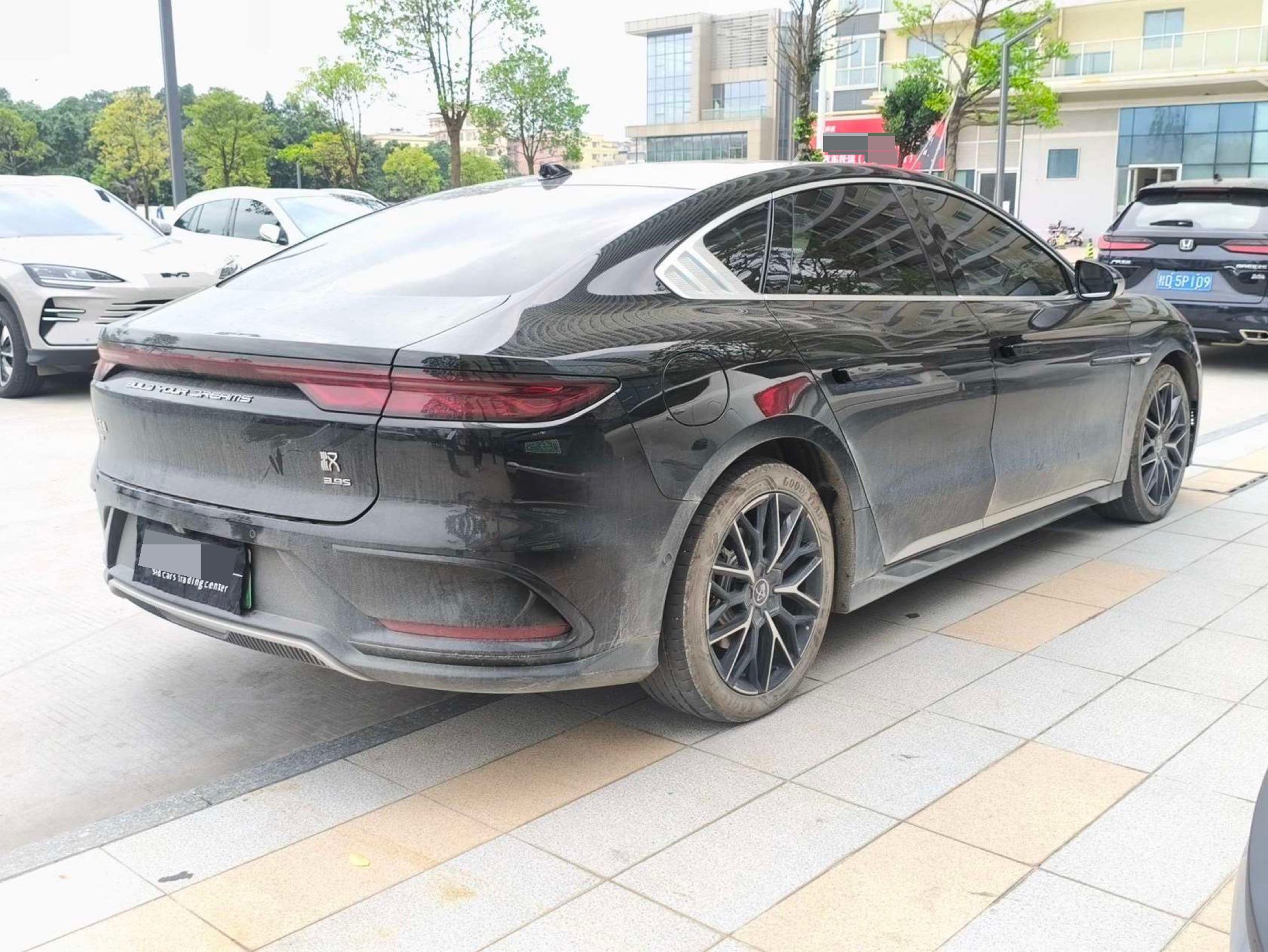 BYD Han 2024 car image #8