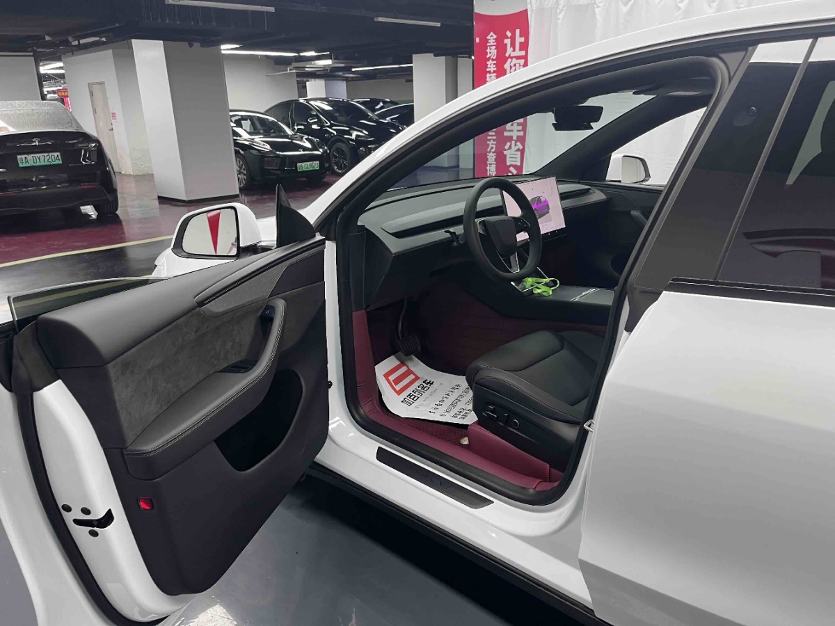 Tesla Model Y L 2026 #6 Tesla Model Y L 2026 car image #6