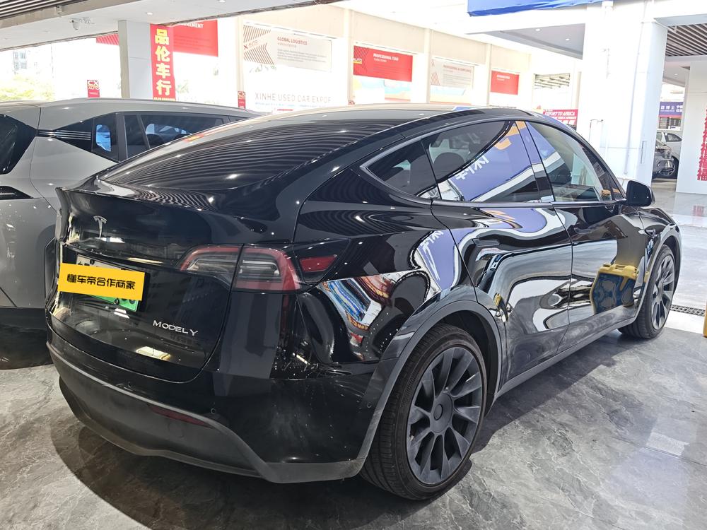 Tesla Model Y 2021 car image #2