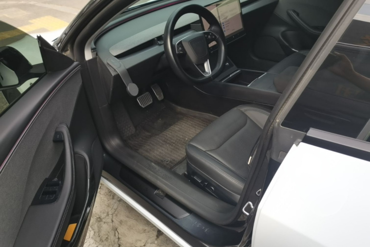 Tesla Model 3 2025 car image #15