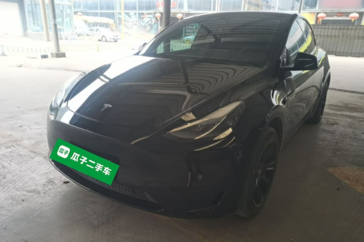 Tesla Model Y 2023 car image #2