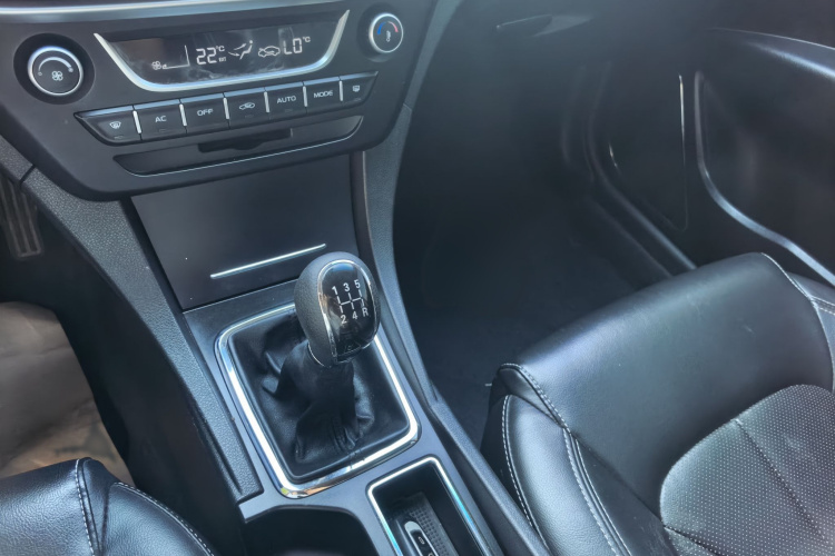 GEELY Emgrand 2016 car image #19