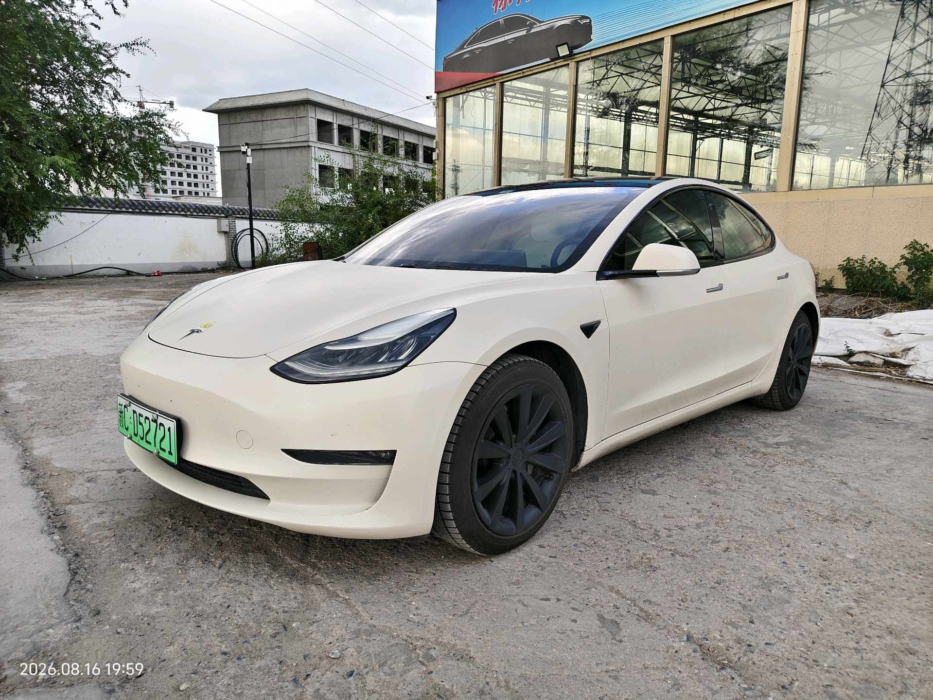 Tesla Model 3 2020 car image 
