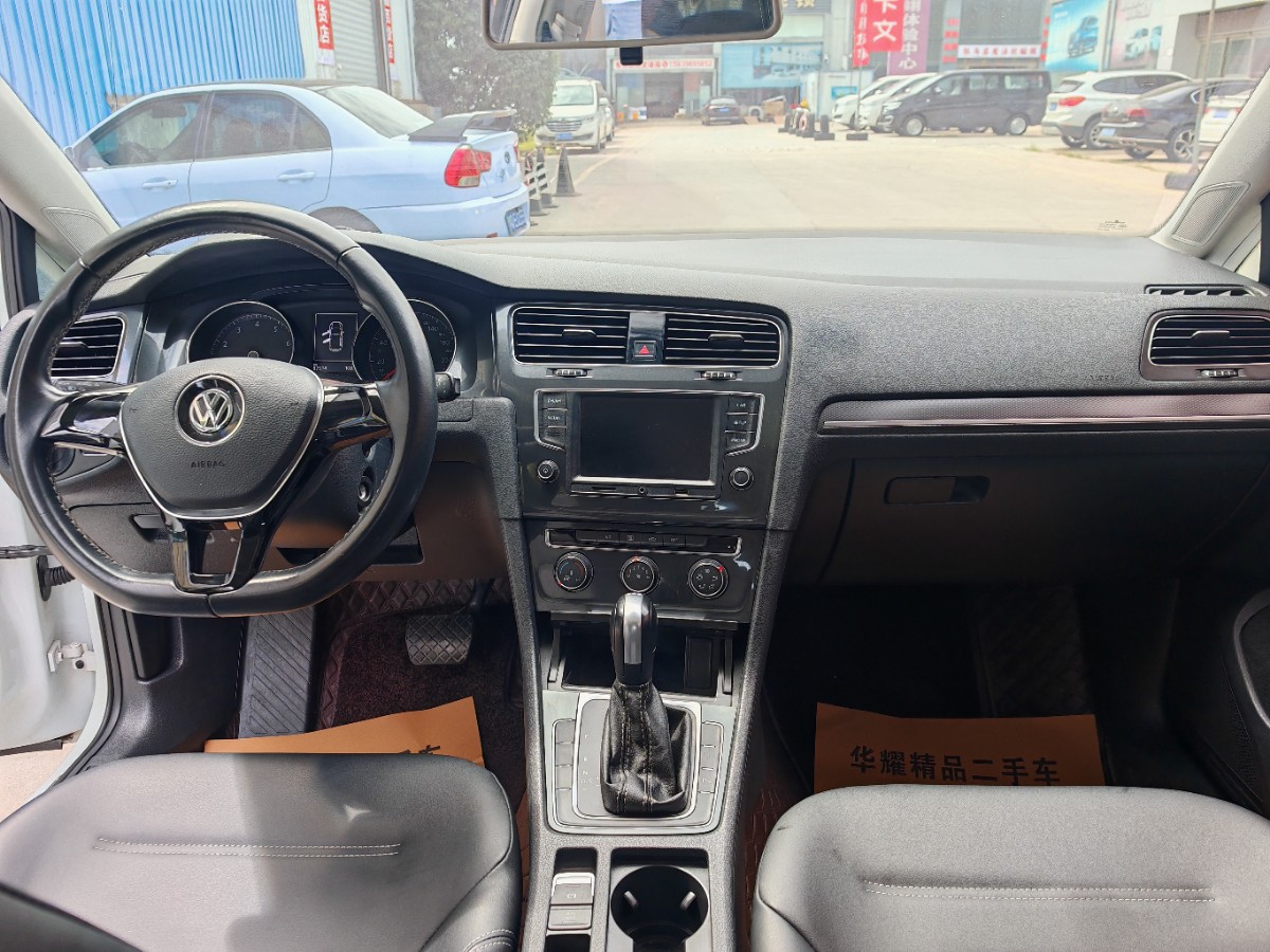 Volkswagen Golf 2018 car image #6