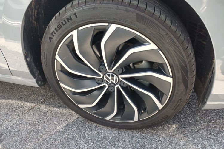 Volkswagen Golf 2021 car image #9