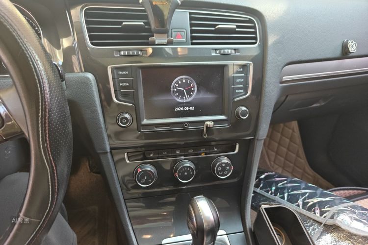 Volkswagen Golf 2017 car image #15