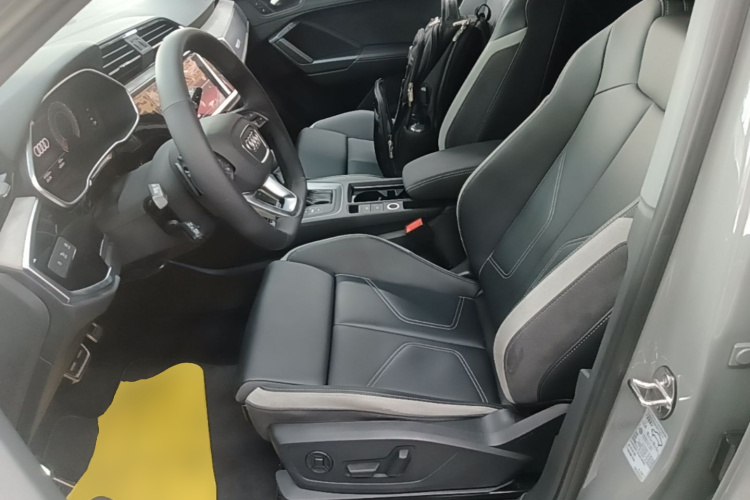 Audi Q3 2024 immagine di auto #15
