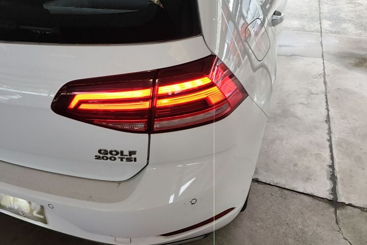 Volkswagen Golf 2020 car image #8