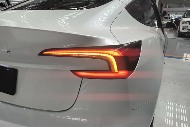 Tesla Model 3 2024 car image #8