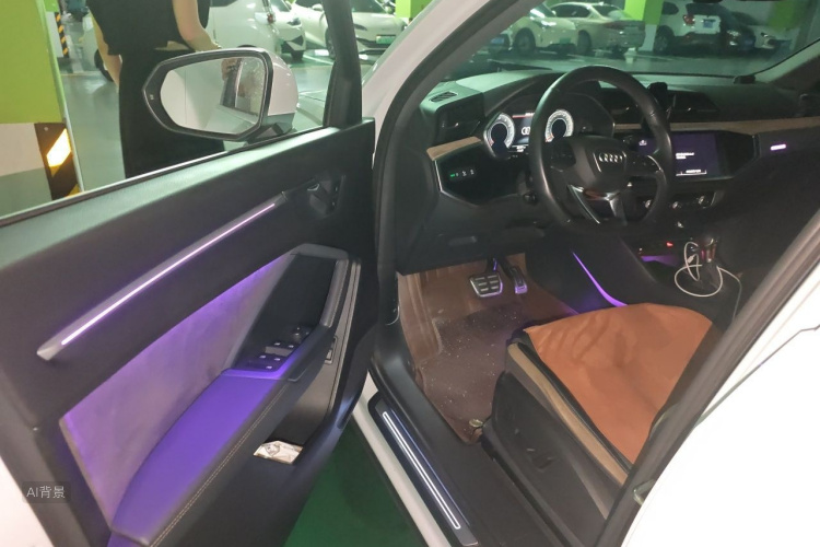 Audi Q3 2023 car image #18