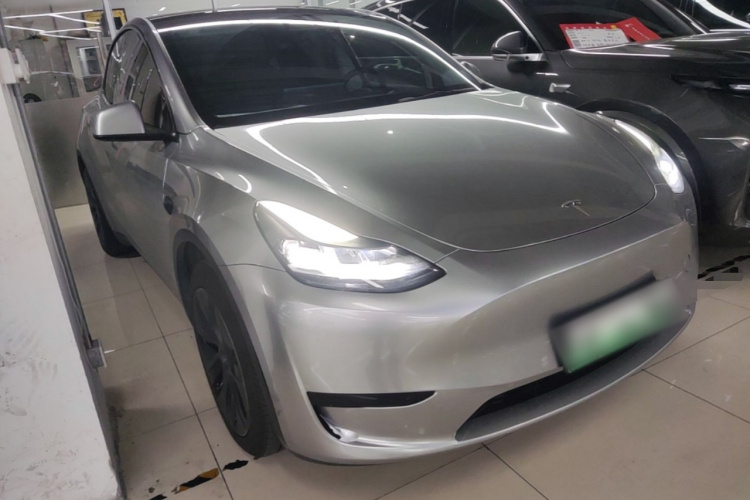 Tesla Model Y 2024 #6 Tesla Model Y 2024 car image #6