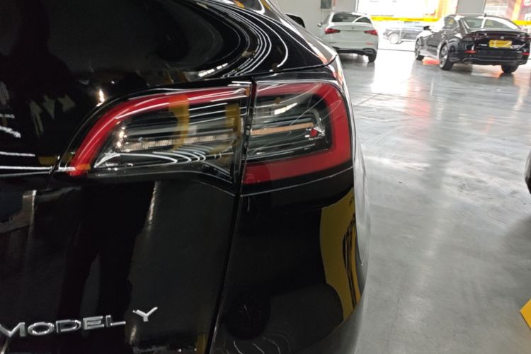 Tesla Model Y 2024 car image #8