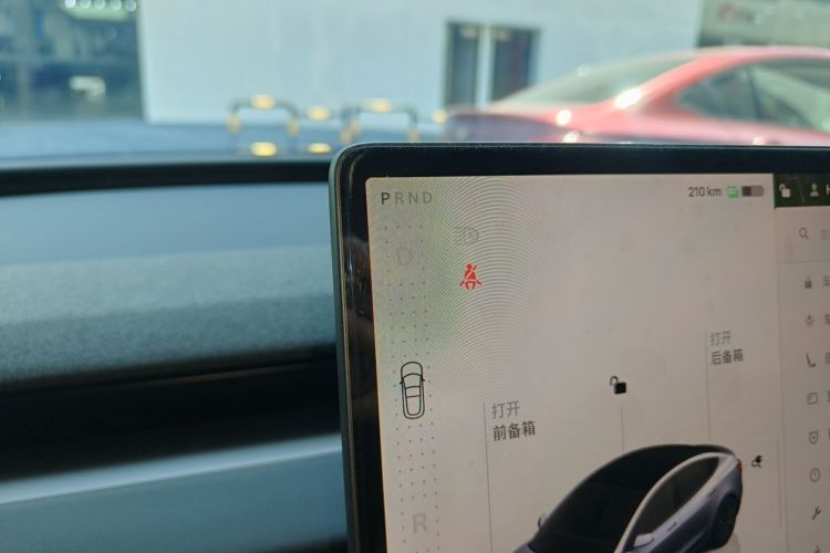 Tesla Model 3 2025 car image #18