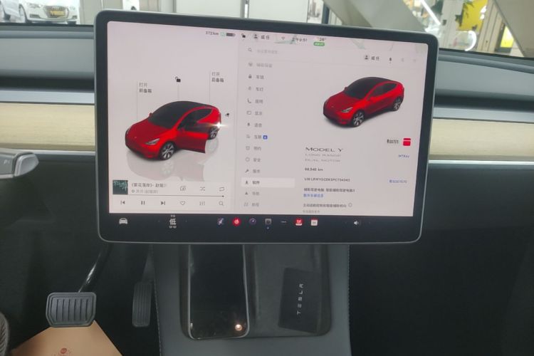 Tesla Model Y 2023 car image #13
