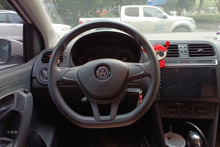 Volkswagen Polo 2018 car image #12