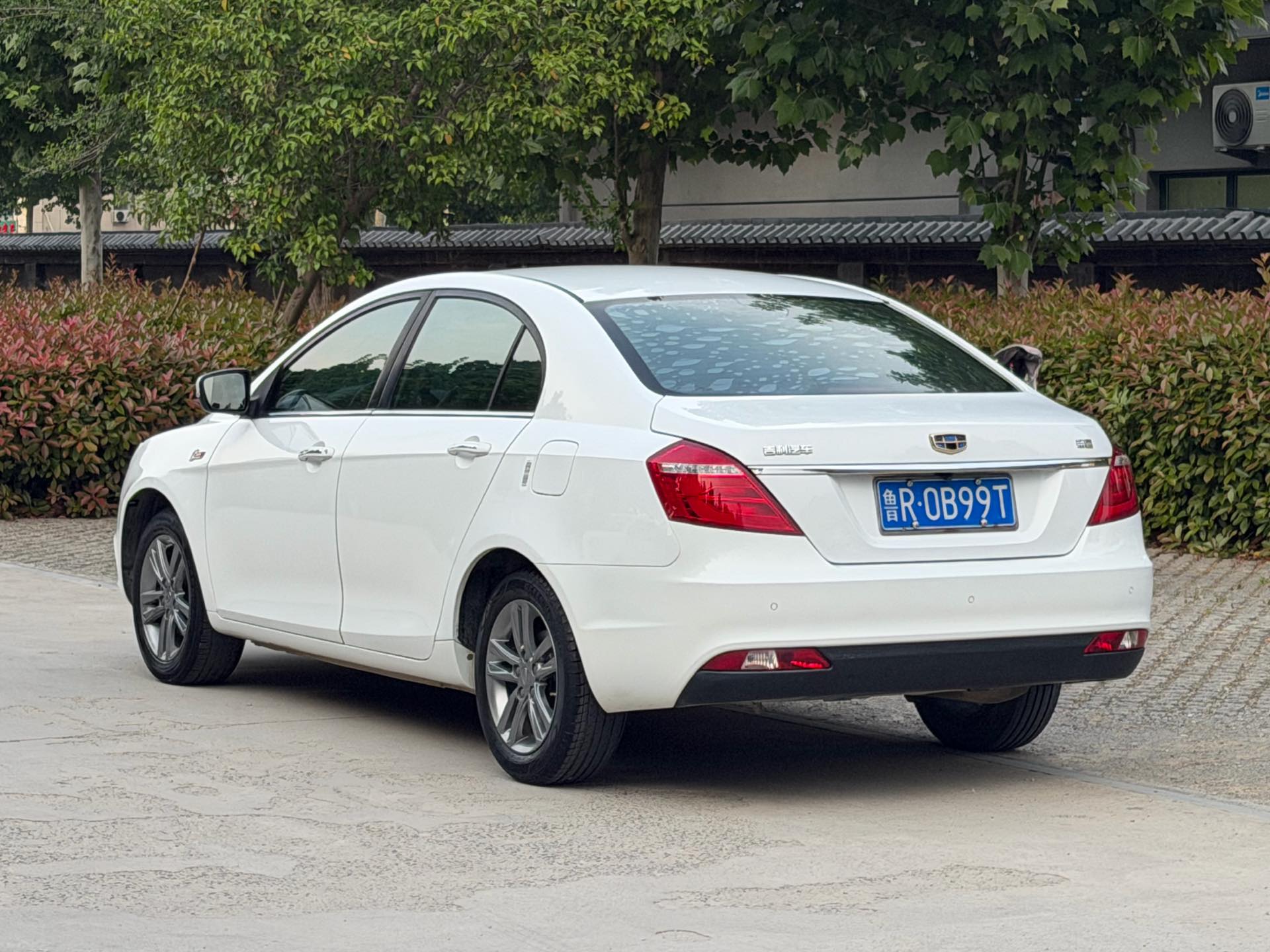 GEELY Emgrand 2017 car image #9