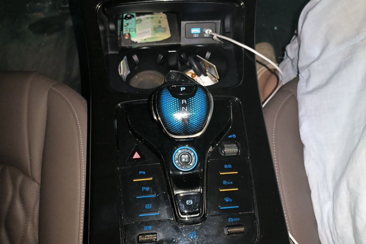 BYD Han 2025 image de voiture #18