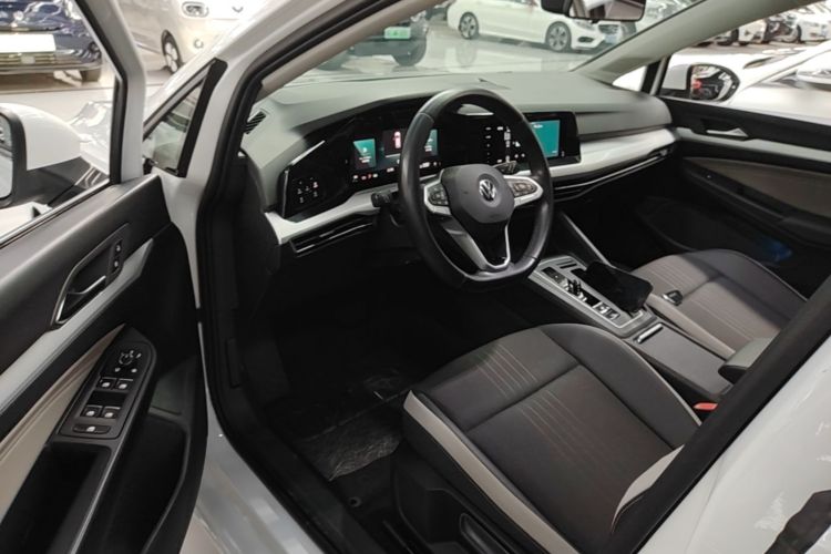 Volkswagen Golf 2021 car image #15