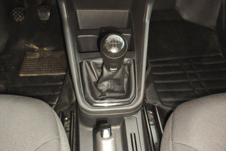 Volkswagen Santana 2017 car image #14