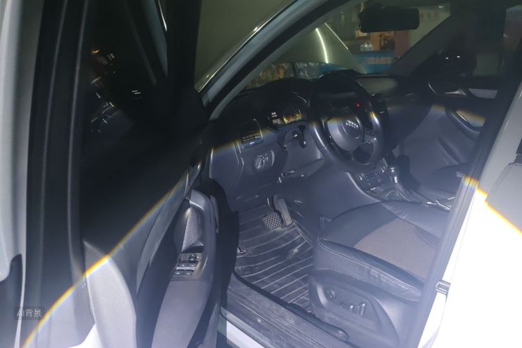 Audi Q3 2017 car image #18