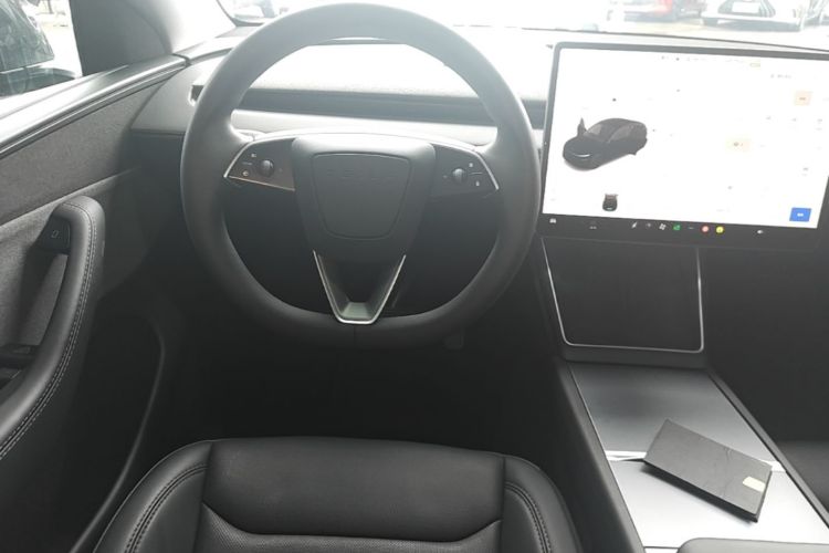 Tesla Model Y 2025 #11 Tesla Model Y 2025 car image #11