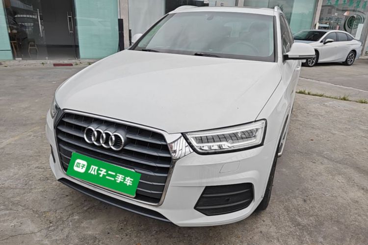 Audi Q3 2018 car image #2