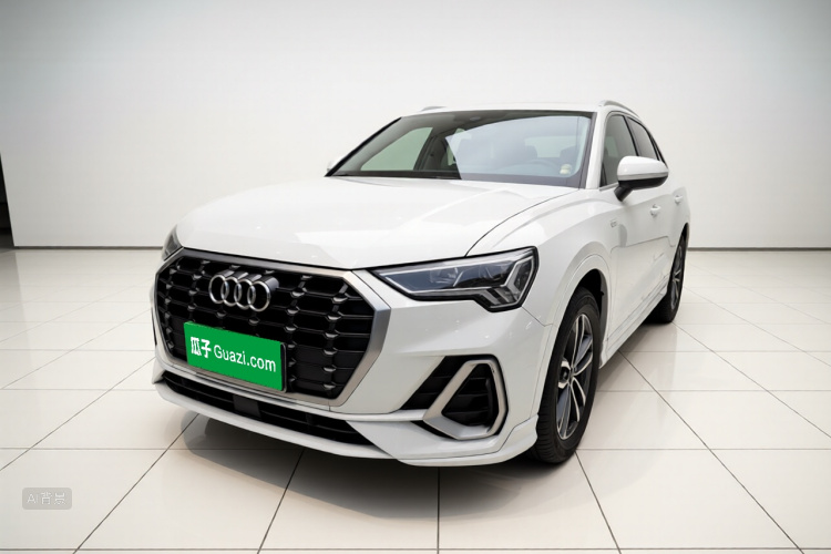 Audi Q3 2022 car image #2