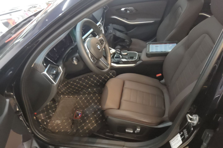BMW 3 Series 2020 immagine di auto #15