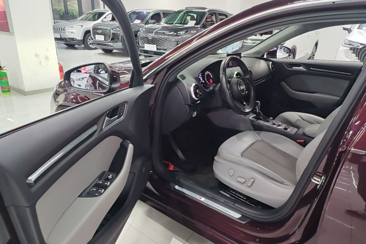 Audi A3 2018 car image #16