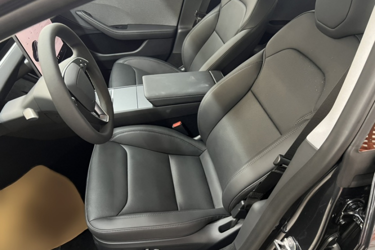 Tesla Model 3 2026 car image #10