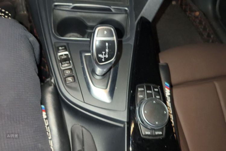 BMW 3 Series 2018 immagine di auto #16