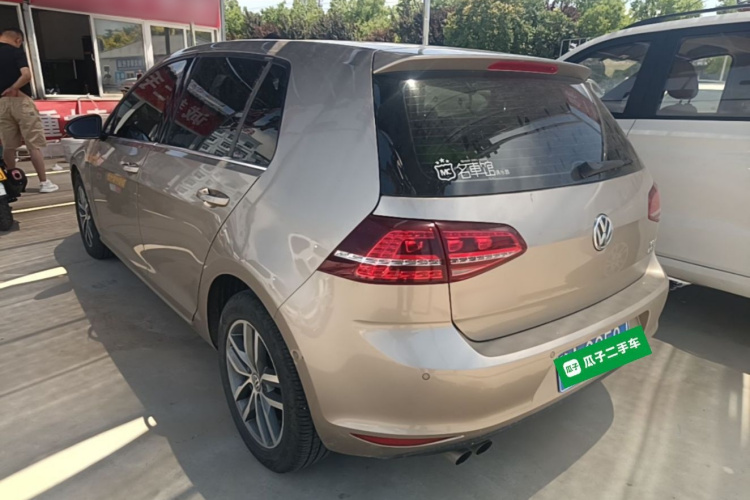 Volkswagen Golf 2017 car image #5