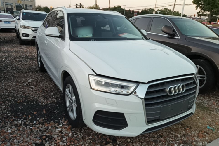 Audi Q3 2019 car image #6