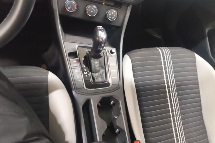 Volkswagen Bora 2023 immagine di auto #14