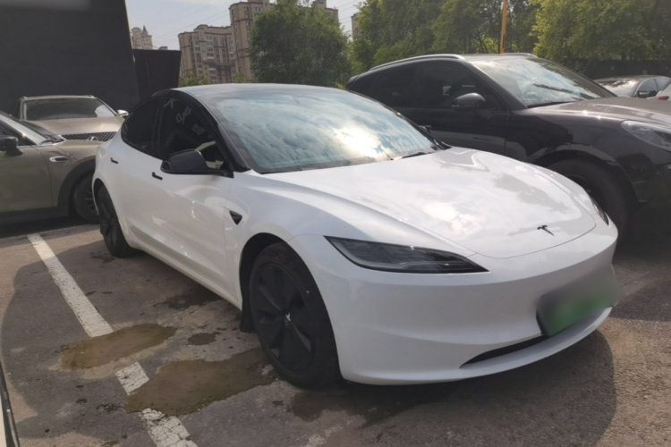 Tesla Model 3 2025 car image #4