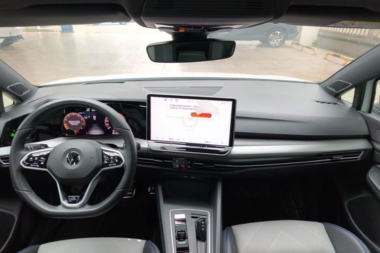 Volkswagen Golf 2024 car image #10