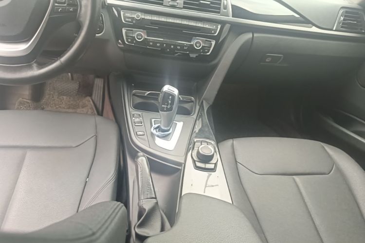 BMW 3 Series 2017 car image #14