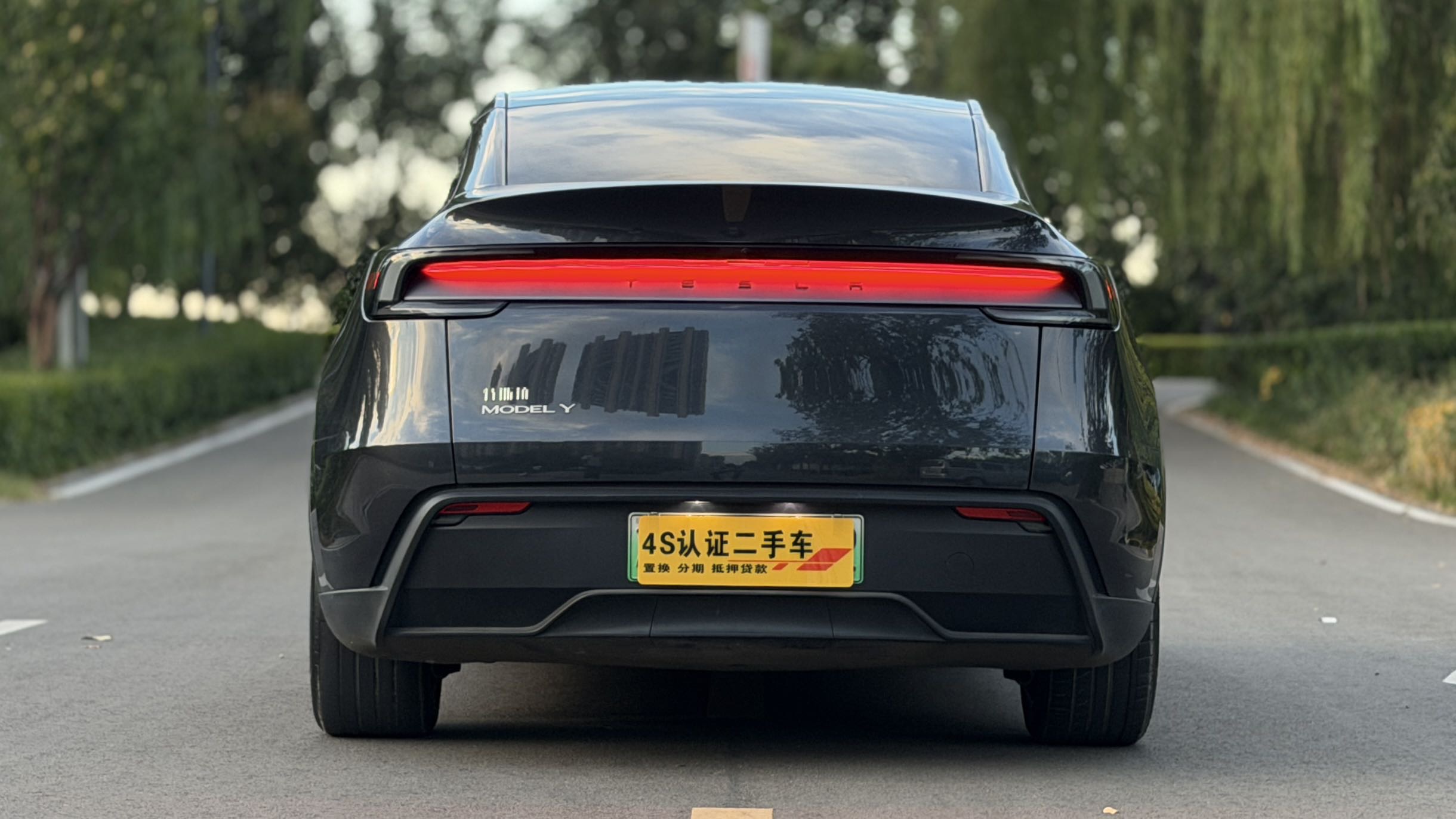 Tesla Model Y 2025 immagine di auto #9