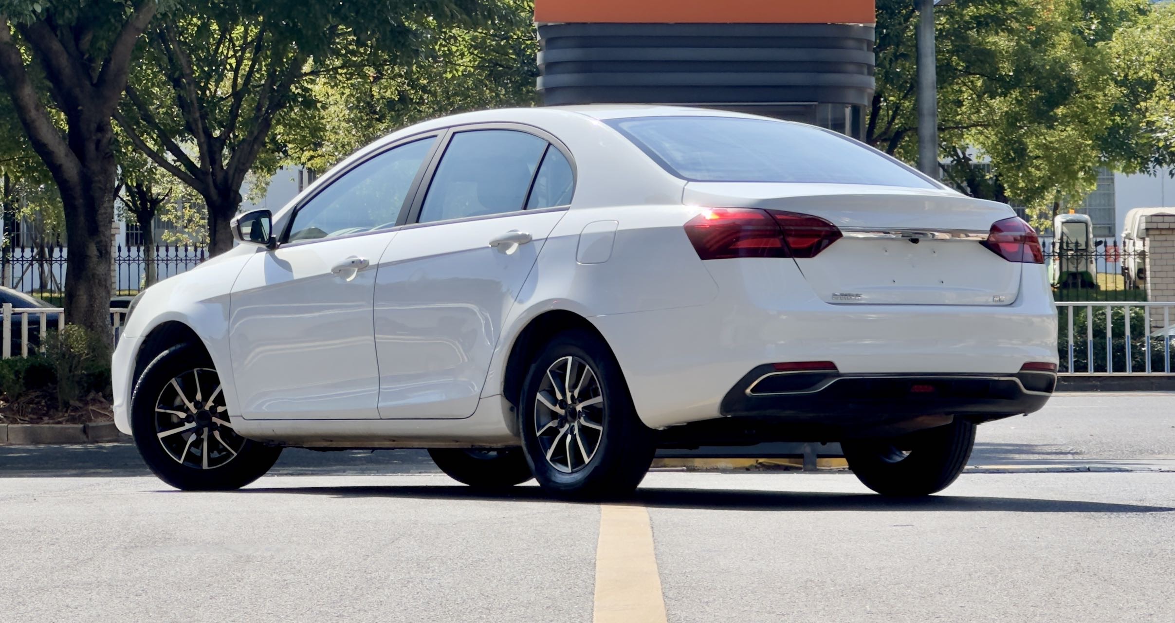 GEELY Emgrand 2020 изображение автомобиля #8