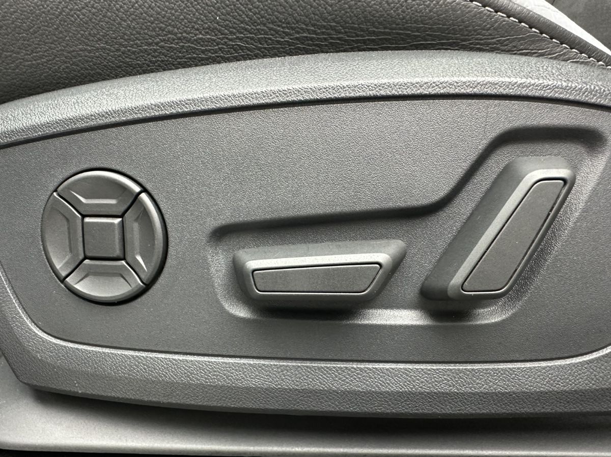 Audi Q3 2023 #12 Audi Q3 2023 صورة سيارة #12