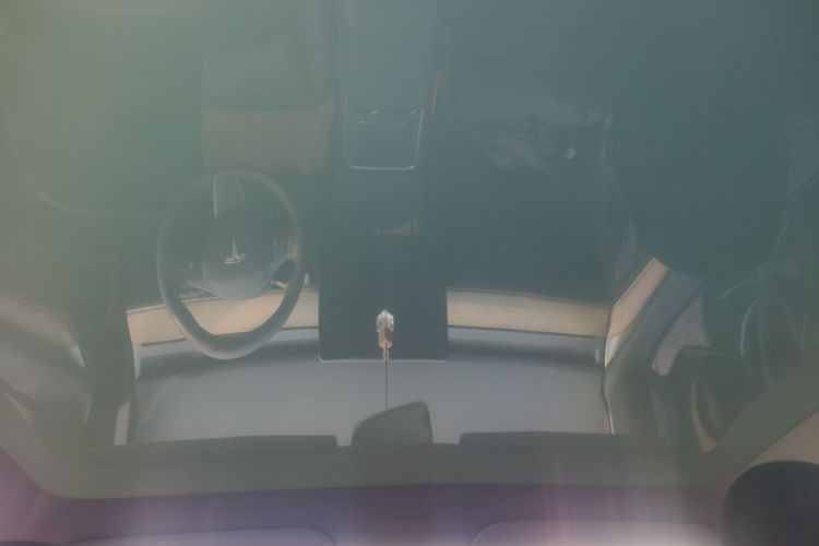 Tesla Model Y 2023 car image #18