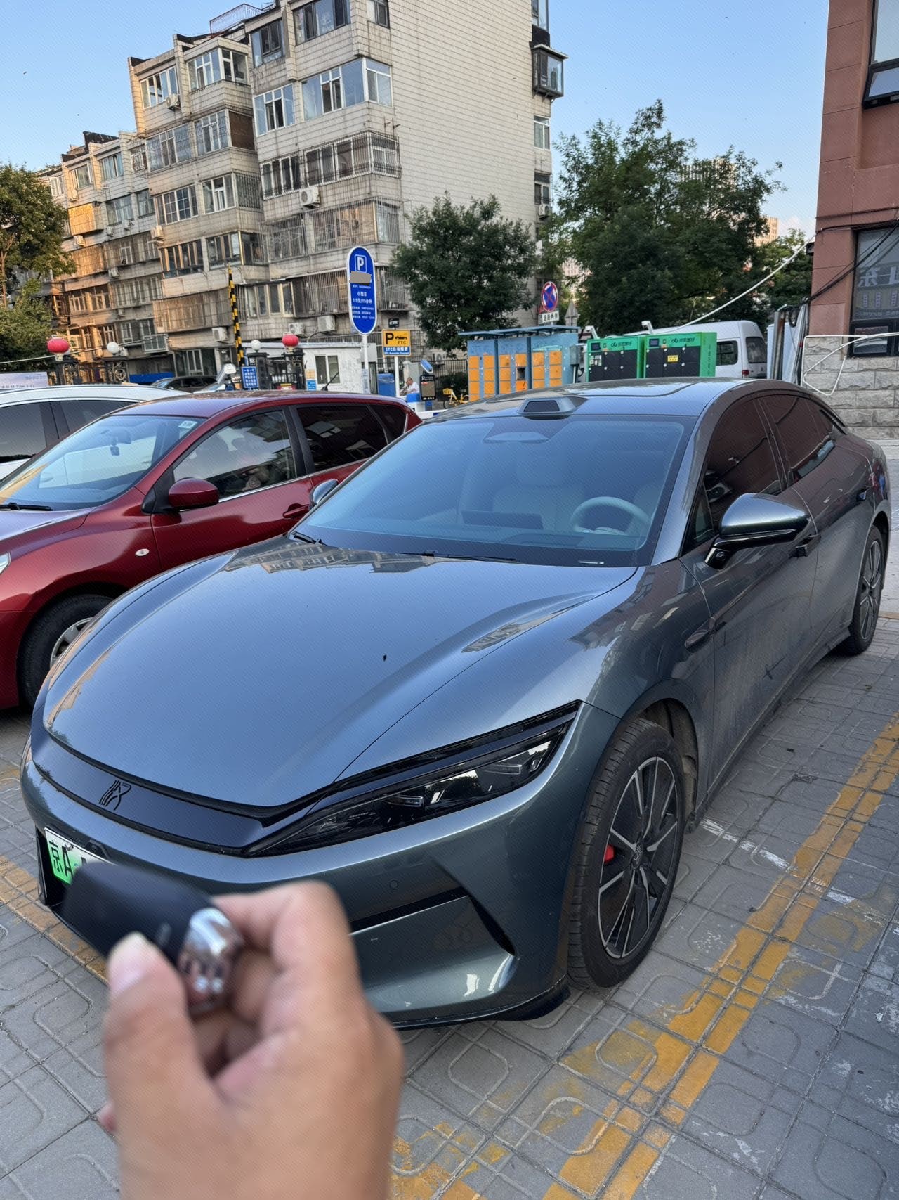 BYD HanL 2025 BYD HanL 2025 car image